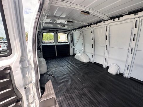Used 2019 GMC Savana 2500 Extended w/ Driver Convenience Package RWD image 21