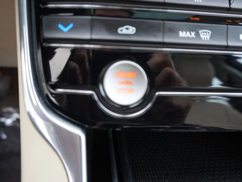 Used 2016 Jaguar XF Premium image 20