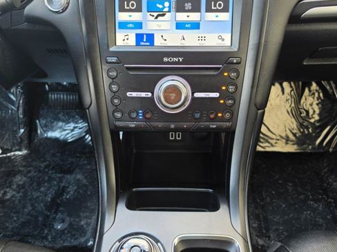 Used 2019 Ford Fusion Energi Titanium FWD image 17