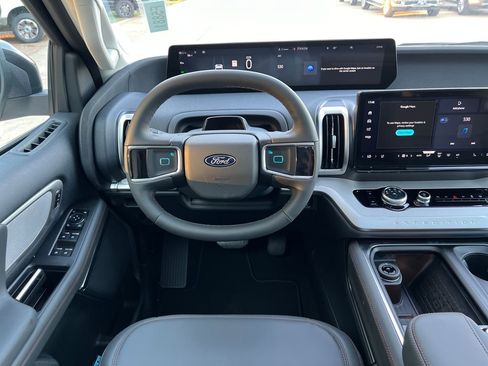 New 2025 Ford Expedition Active image 14