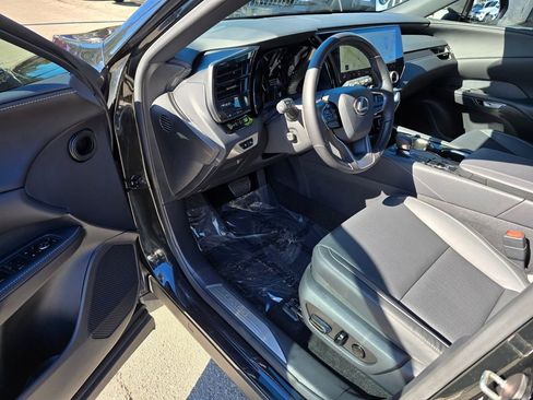 Used 2025 Lexus RX 350 Premium w/ Accessory Package (Z1) image 15