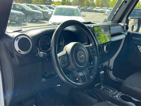 Used 2016 Jeep Wrangler Unlimited Sahara w/ Connectivity Group image 28