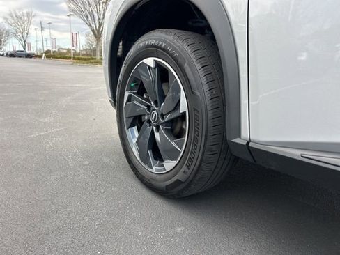 Used 2024 Nissan Rogue SV image 11