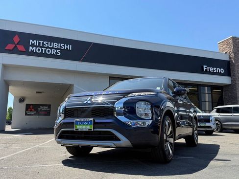 New 2026 Mitsubishi Outlander SE FWD image 1