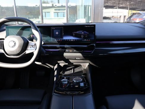 Used 2025 BMW 530i xDrive 530i xDrive image 27