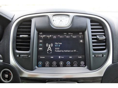 Used 2017 Chrysler 300 Limited image 26