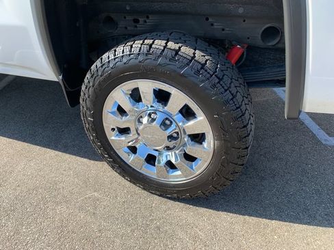 Certified 2019 GMC Sierra 2500 Denali w/ Duramax Plus Package AWD/4WD image 9
