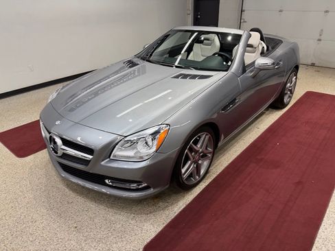Used 2013 Mercedes-Benz SLK 250 image 4