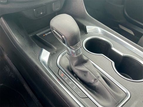 Used 2022 Chevrolet Traverse LT image 15