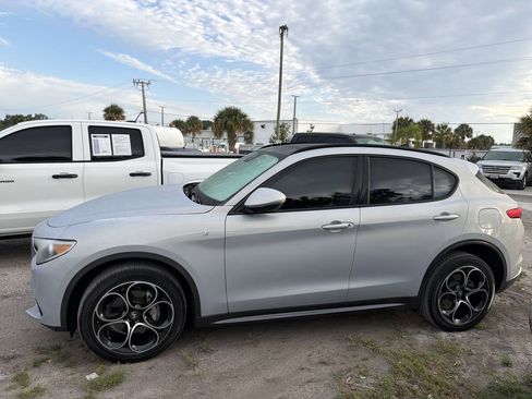 Used 2022 Alfa Romeo Stelvio Ti AWD/4WD image 5