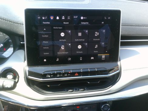 Used 2023 Jeep Compass Limited w/ Sun and Sound Group AWD/4WD image 26