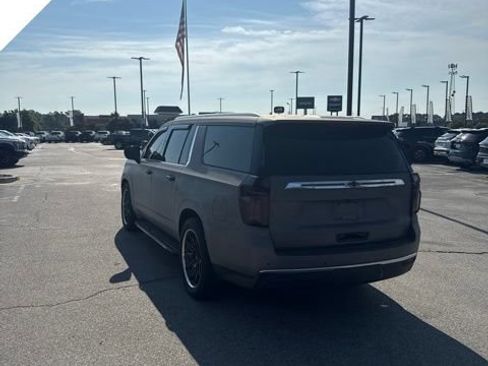 Used 2021 Chevrolet Suburban LT AWD/4WD image 7