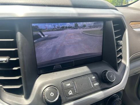 Used 2022 GMC Acadia SLE FWD image 16