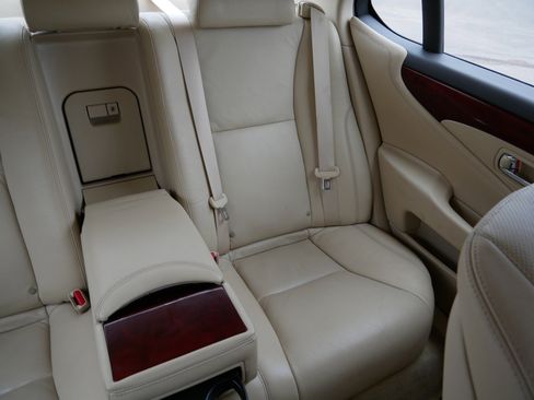 Used 2012 Lexus LS 460 AWD w/ Comfort Pkg image 14
