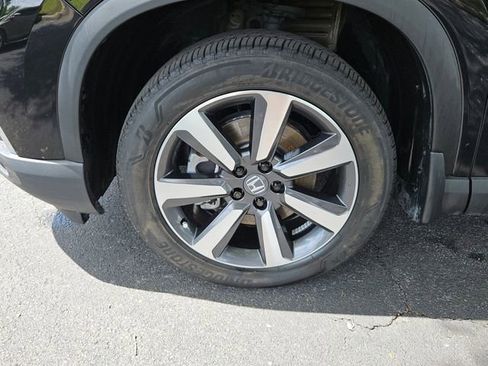 Certified 2025 Honda Pilot Touring image 9