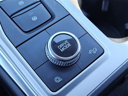 Used 2022 Ford Explorer XLT w/ Equipment Group 202A image 25