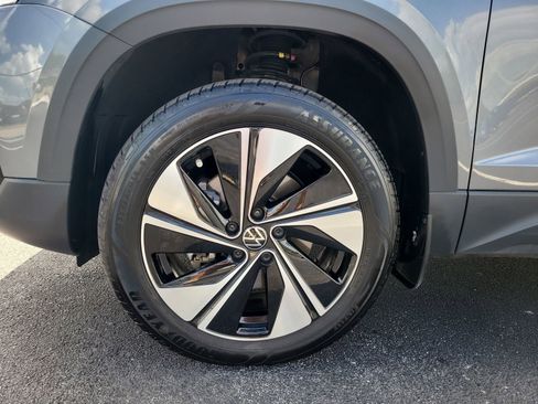 Used 2024 Volkswagen Taos SE image 7