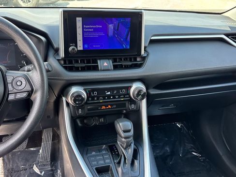 Used 2025 Toyota RAV4 XLE AWD/4WD image 21