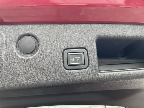 Used 2019 Chevrolet Equinox LT w/ Driver Convenience Package image 6