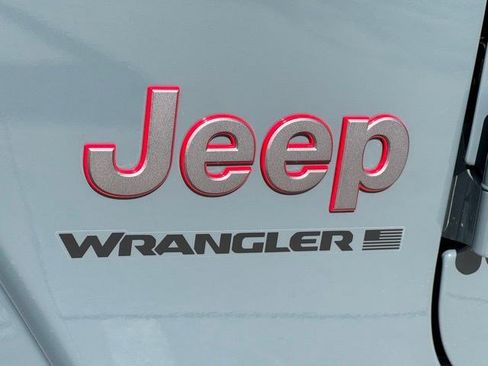 New 2026 Jeep Wrangler Unlimited Rubicon w/ Xtreme 35 Tire Package AWD/4WD image 37