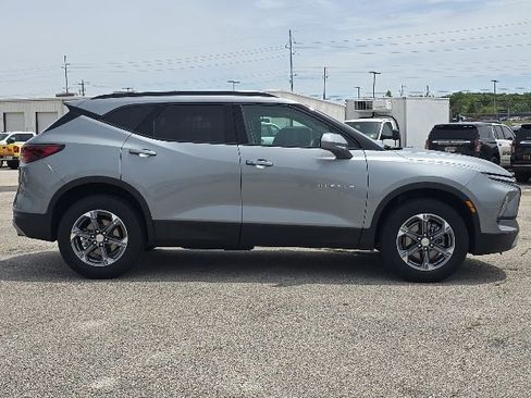 Used 2025 Chevrolet Blazer LT w/ Convenience Package FWD image 6