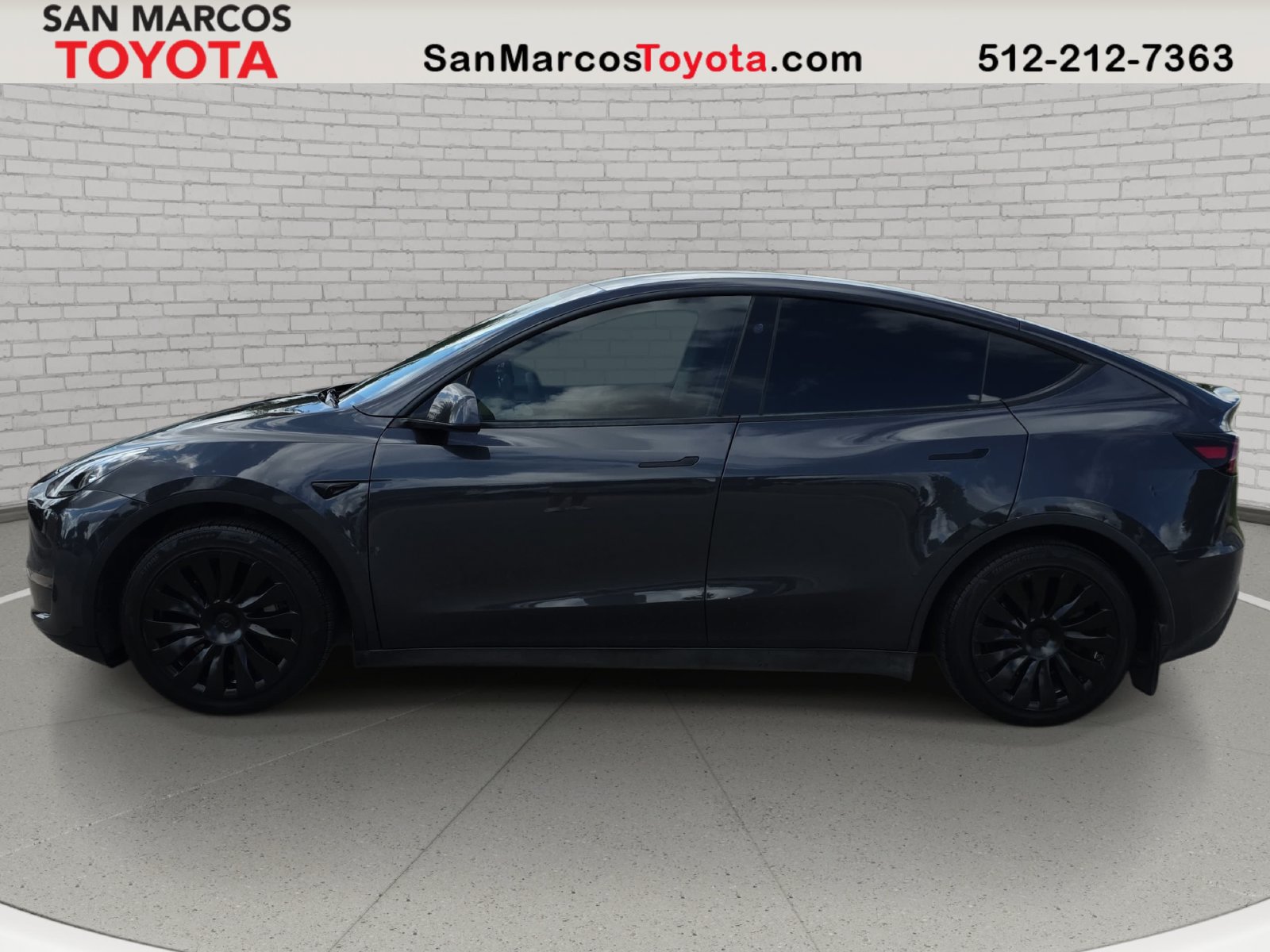 Used 2024 Tesla Model Y Long Range AWD/4WD image 9