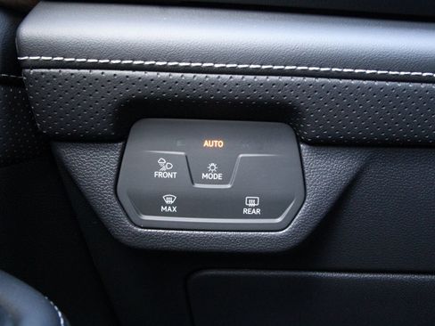 Certified 2026 Volkswagen Atlas SE FWD image 23