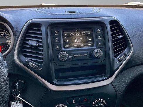 Certified 2016 Jeep Cherokee Sport FWD image 10