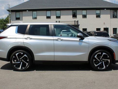 Used 2022 Mitsubishi Outlander SE image 6