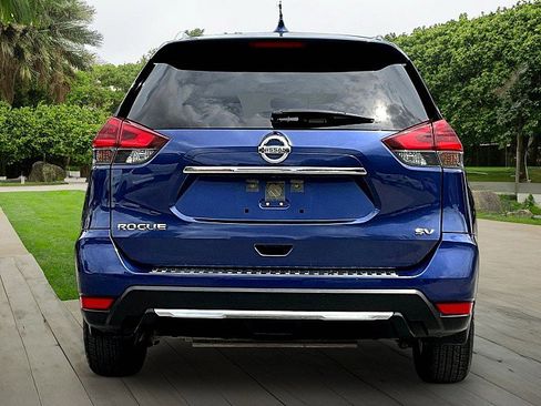 Used 2018 Nissan Rogue SV w/ Premium Package image 4