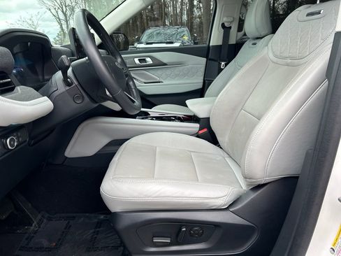 Used 2025 Ford Explorer Platinum w/ Ultimate Package image 12