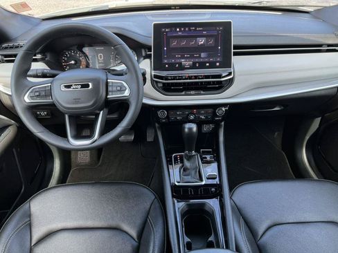 Used 2025 Jeep Compass Limited AWD/4WD image 2