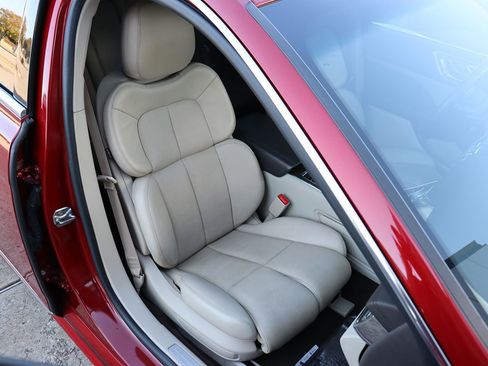 Used 2020 Lincoln Continental w/ Premium Package image 33