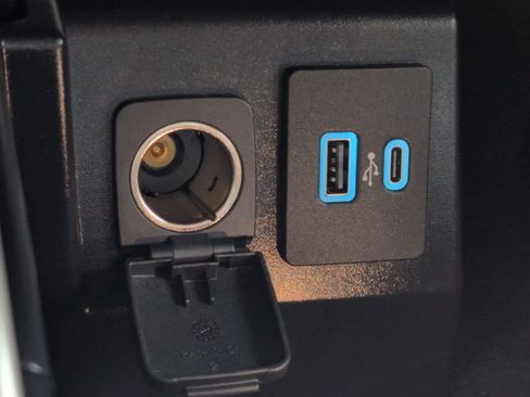 Used 2022 Ford Explorer XLT w/ Equipment Group 202A image 28