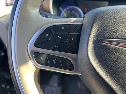 Used 2019 Chrysler Pacifica Limited w/ Tire & Wheel Group image 14