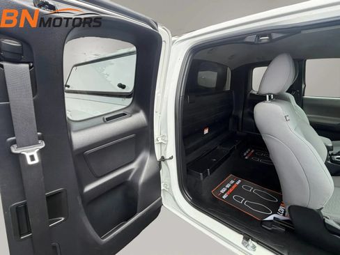 Used 2019 Toyota Tacoma SR RWD image 13