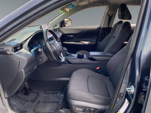 Used 2024 Toyota Venza LE AWD/4WD image 9