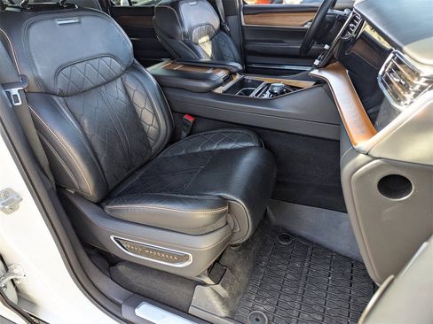 Used 2024 Jeep Grand Wagoneer L Series III image 13