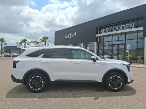 New 2026 Kia Sorento S w/ S Panoramic Sunroof Package FWD image 3