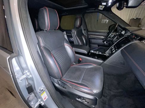 Used 2020 Land Rover Discovery HSE image 26