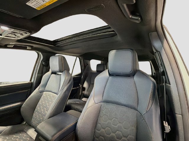 Used 2025 Toyota 4Runner Platinum AWD/4WD image 19