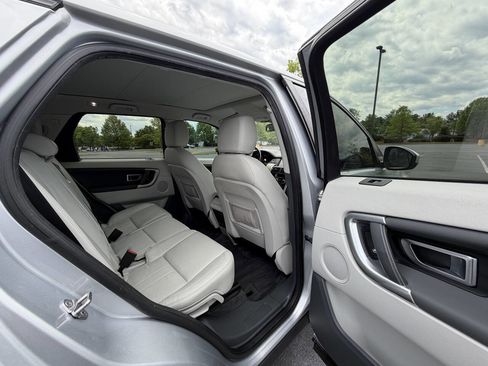 Used 2018 Land Rover Discovery Sport HSE image 14