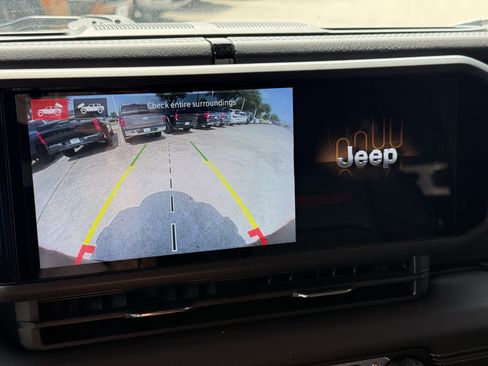 Used 2024 Jeep Wrangler Unlimited Rubicon AWD/4WD image 22