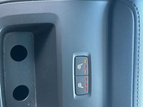 Used 2023 Volvo XC60 B5 Plus image 30