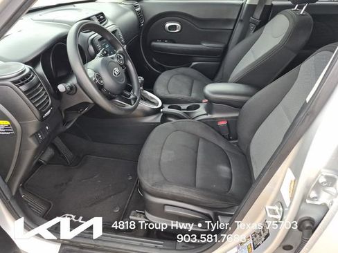 Used 2018 Kia Soul + FWD image 16