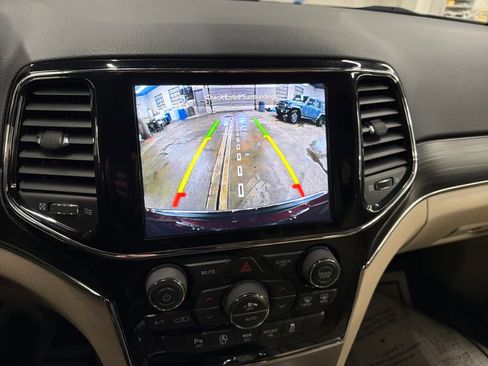 Used 2020 Jeep Grand Cherokee Limited image 22