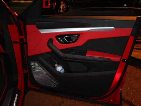 Used 2019 Lamborghini Urus image 31