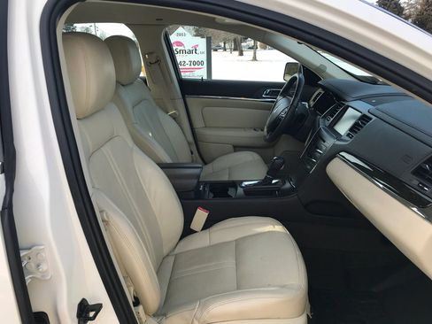 Used 2013 Lincoln MKS Sedan 4D image 44