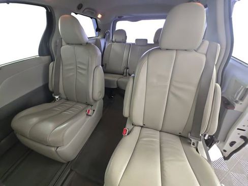Used 2013 Toyota Sienna AWD image 13