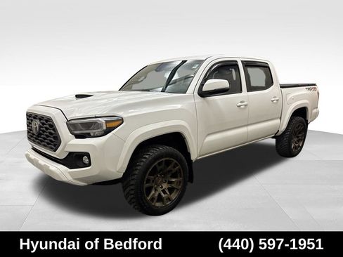 Used 2020 Toyota Tacoma TRD Sport w/ TRD Premium Sport Package AWD/4WD image 1
